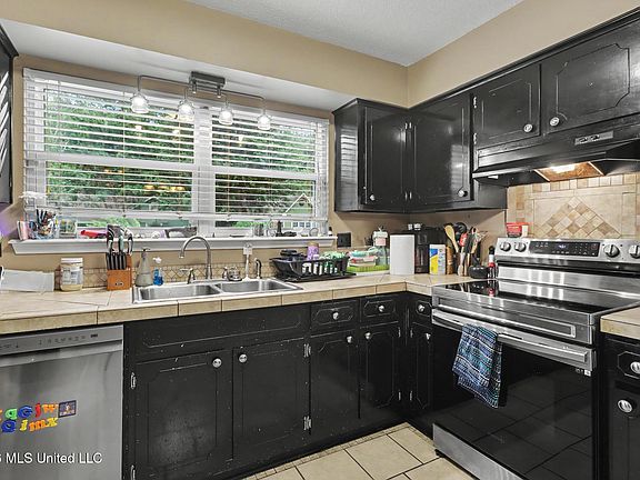 5th image of 12449 Red Fox Dr