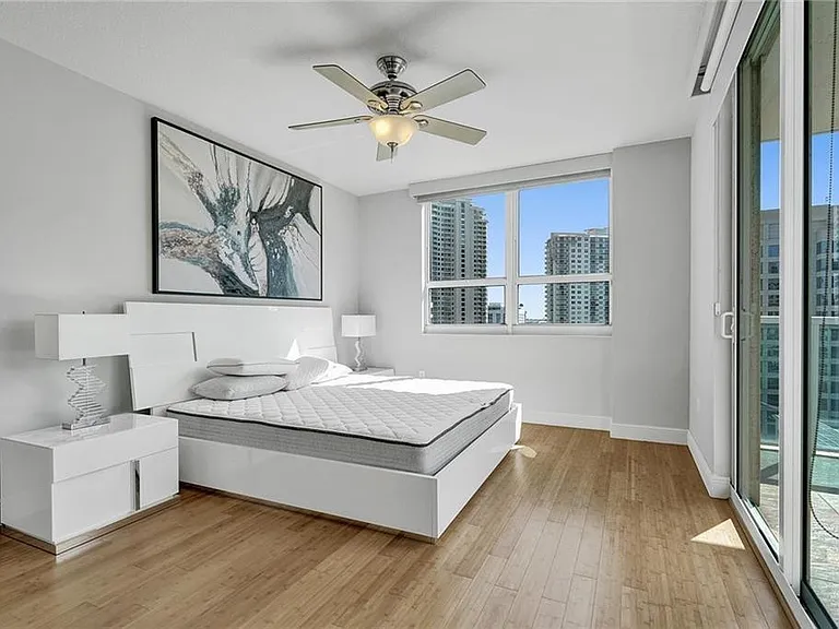 350 SE 2nd St #1720 — Photo 13