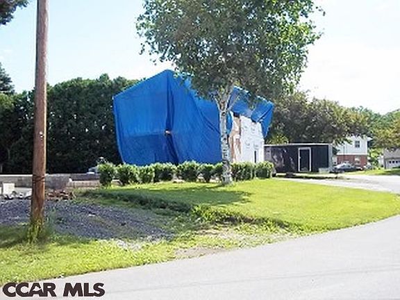 3rd image of 133 Whitman Cir