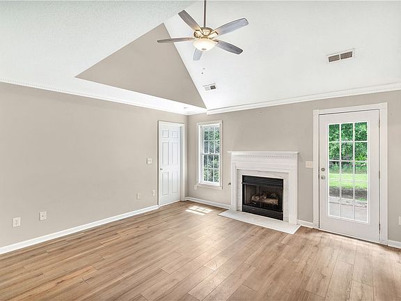 5th image of 118 Hurst Ave