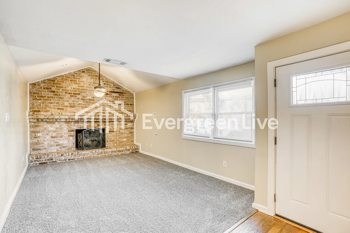 Building Photo - 17828 Cluster Ct