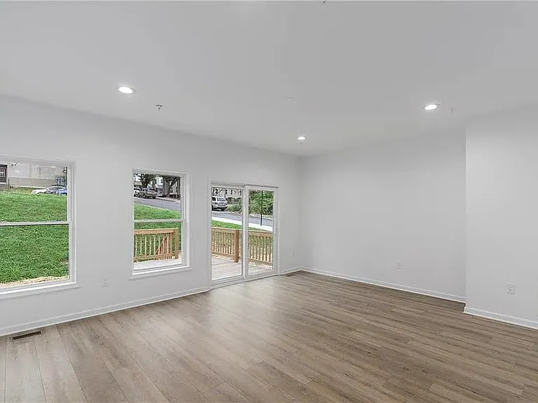 455 S Jordan St — Photo 7