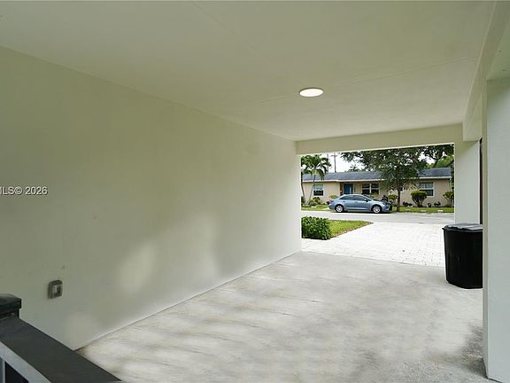 5th image of 256 Grant Dr