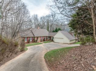 5700 Camelot Dr, Charlotte, NC 28270