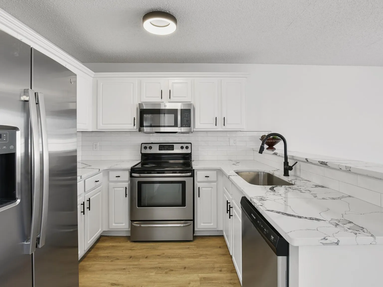 2 bed, 1500 sqft, $1,800 — Photo 2