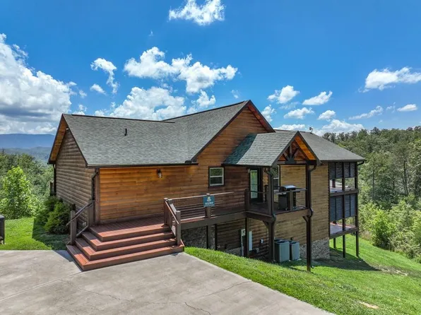 3116 Laughing Pines Ln, Sevierville, TN 37862