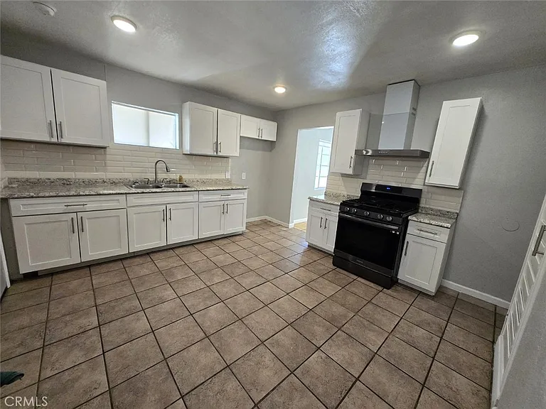 16466 Arrow Blvd #2 — Photo 5
