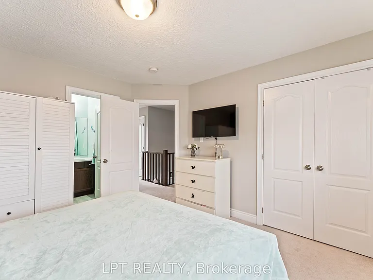 82 Nathan Cres — Photo 22