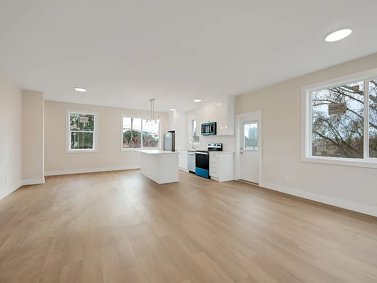 710 Catherine St — Photo 33
