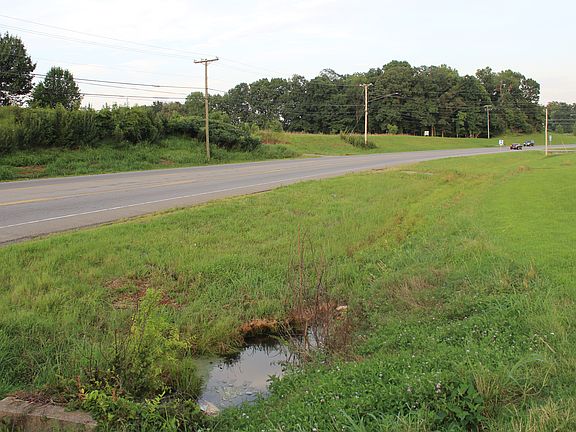 2nd image of 340 Warfield Blvd