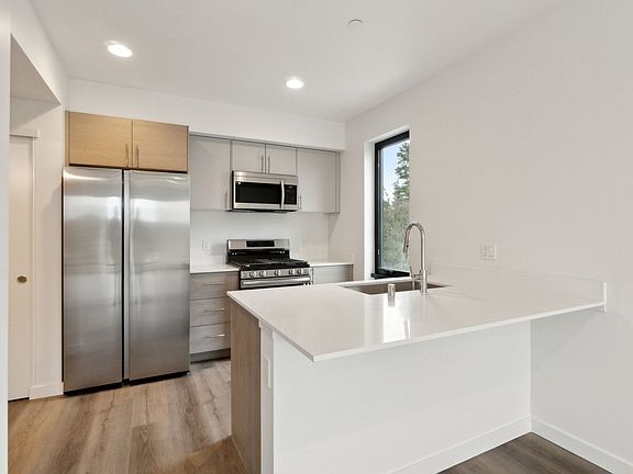 5th image of 9736 Greenwood Ave N #509