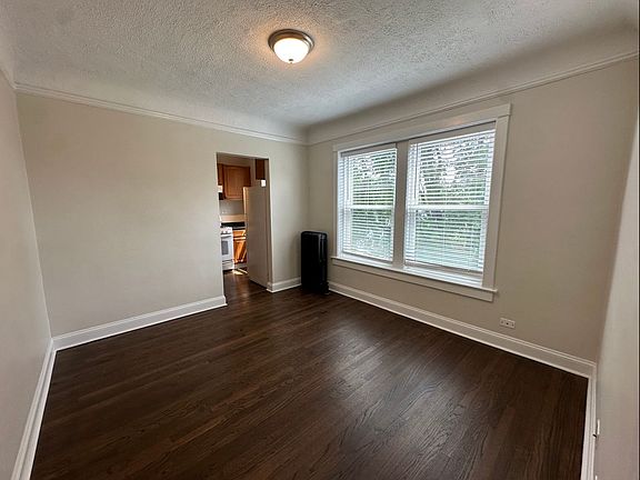 4th image of 1377 W Greenleaf