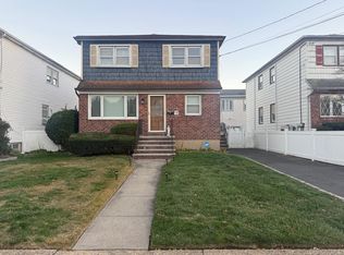 110 Evergreen Ave #2, Lynbrook, NY 11563