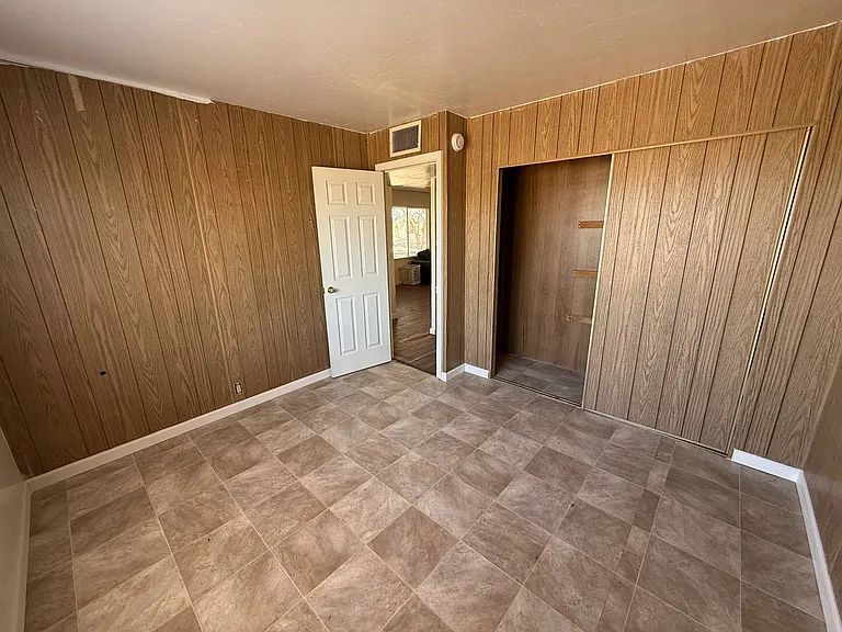 8221 S Taylor Ln — Photo 15