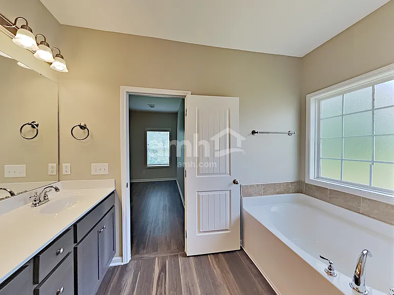 913 Beverly Ct — Photo 11
