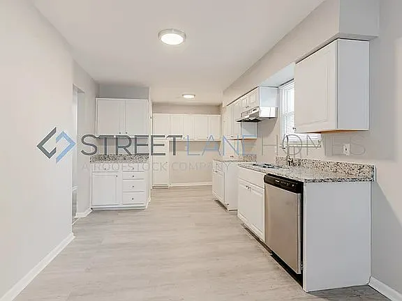3 bed, 1.0 bath, 1482 sqft, $1,597 — Photo 2