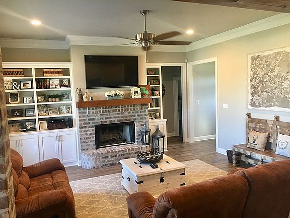 5th image of 700 Bandera Dr