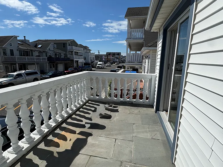 69 Illinois Ave — Photo 2