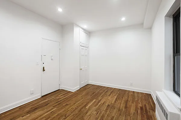 Rented by Halstead Real Estate | media 20