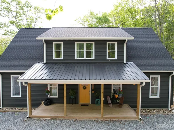 220 Mulberry Cir, Brevard, NC 28712