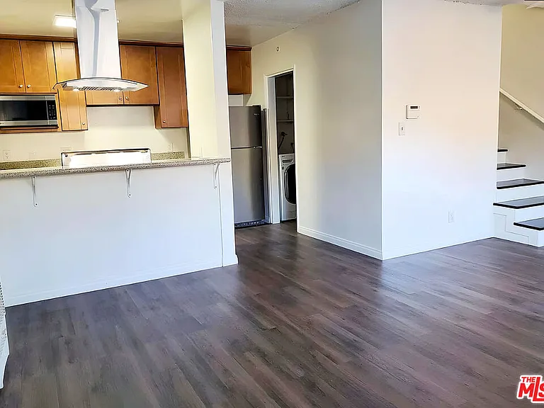 2025 Sepulveda Blvd #7 — Photo 2