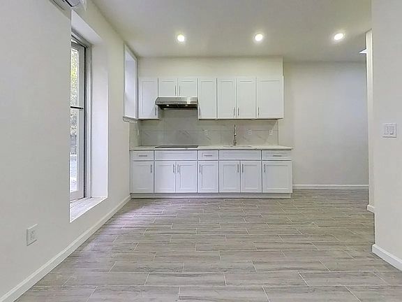 5th image of 954 3rd Ave Unit 1