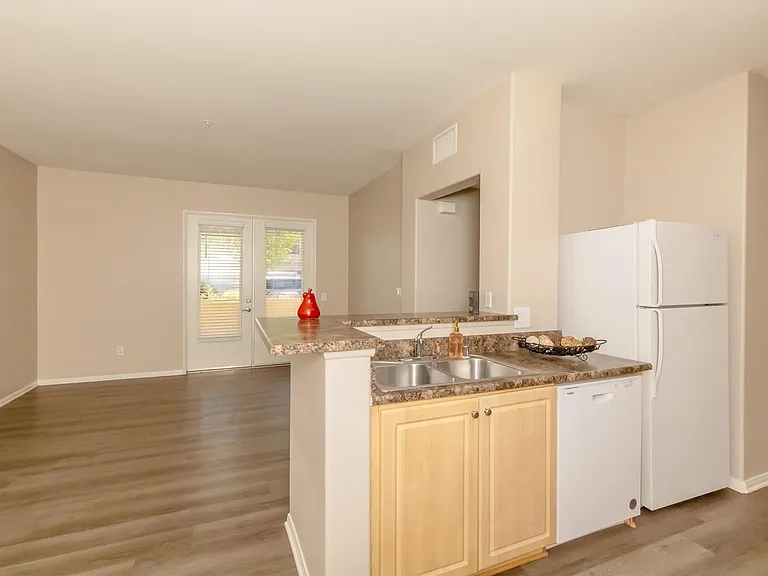 Laurel Vista Apartment Homes — Photo 32