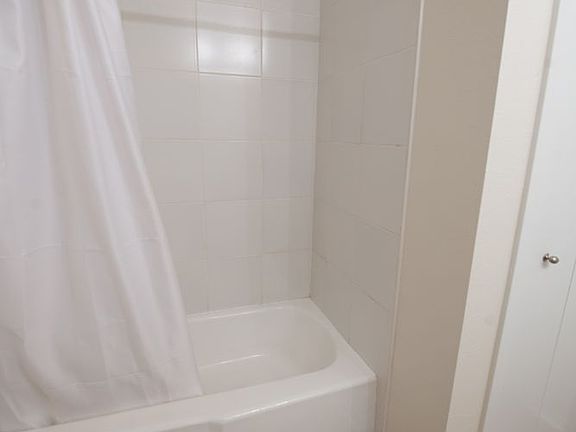 3rd image of 206 Wilshire Dr