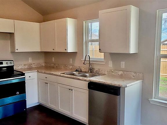 2nd image of 1717 Ash Crescent St