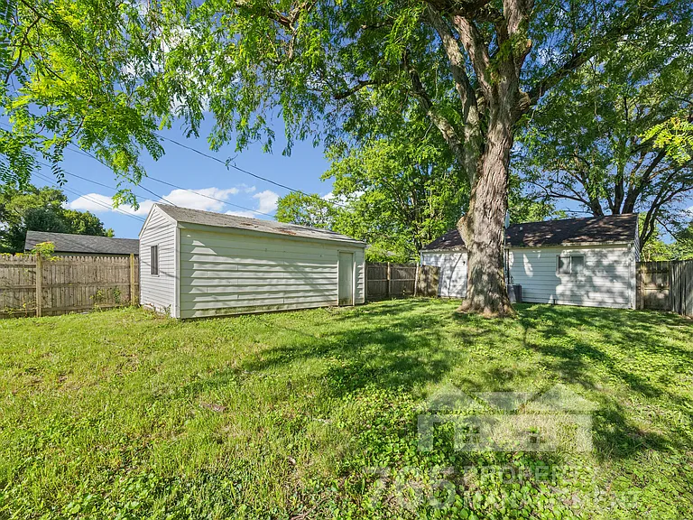 2533 Edgelea Dr — Photo 10