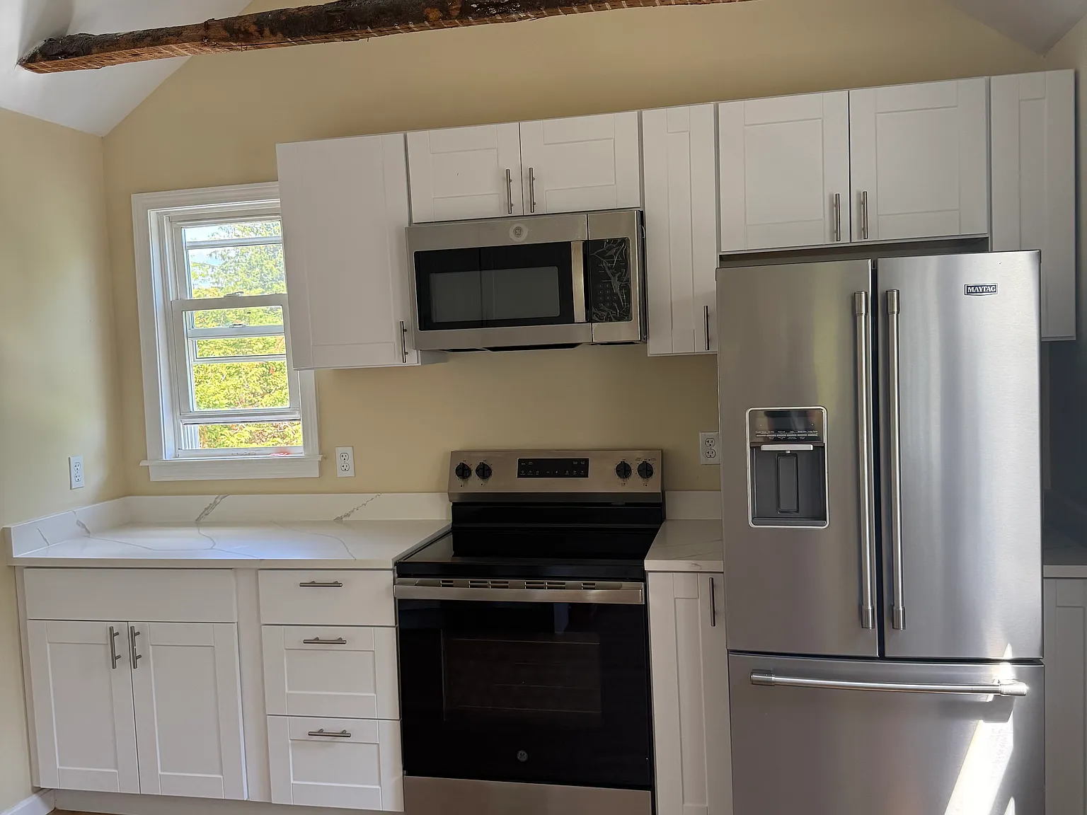 3 bed, 942 sqft, $3,250 — Photo 3