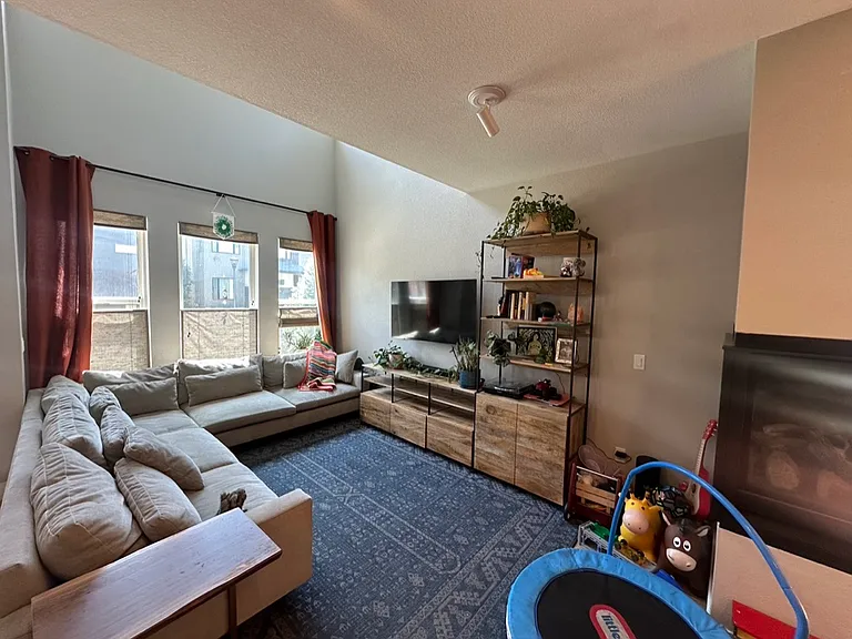 356 Pascal St — Photo 3