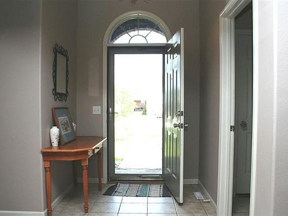 3rd image of 101 W Emily Ln