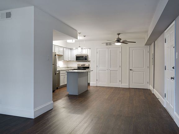 3rd image of 631 Broadmoor Dr #B