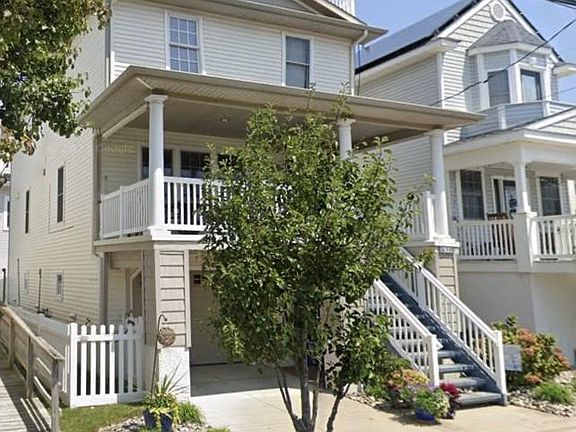 3rd image of 305 E 16th St