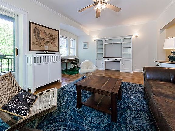 5th image of 841 W Belle Plaine Ave APT 1W