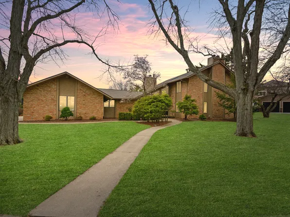 37 Pendleton Way, Bloomington, IL 61704