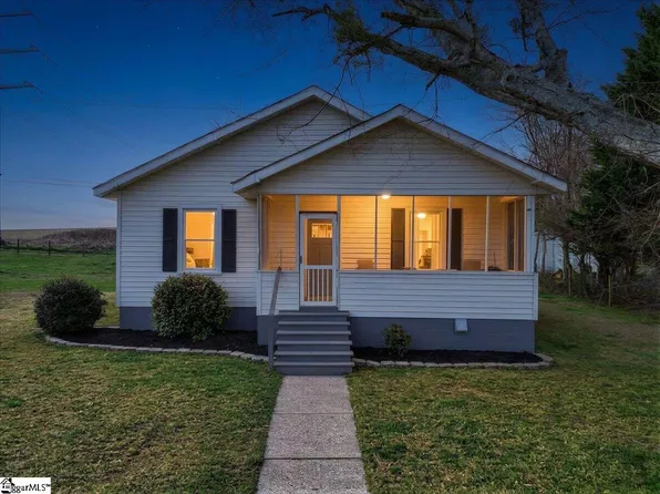 17 1st St, Inman, SC 29349