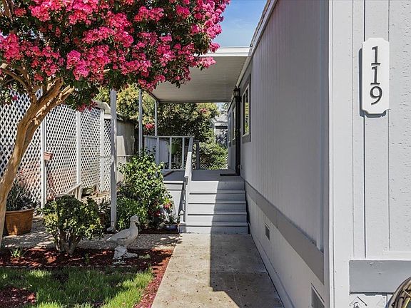 3rd image of 5901 Newbrook Cir Space 119