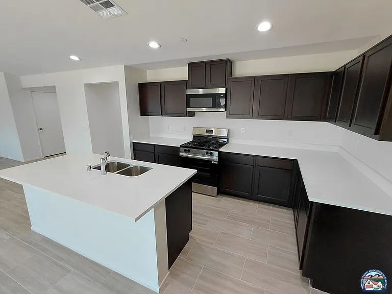 485 Palomino Ct — Photo 12