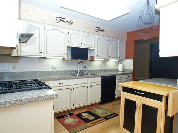 3rd image of 6820 Sandharbor Ct