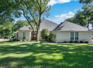 5820 Long Dr, Granbury, TX 76049