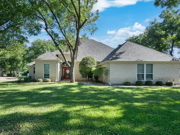 5820 Long Dr, Granbury, TX 76049
