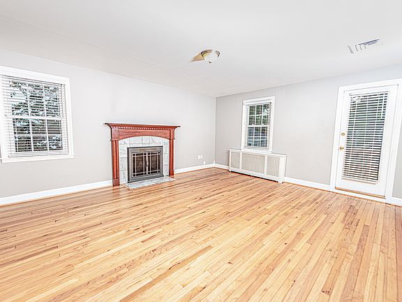 5th image of 2122 S Culpeper St