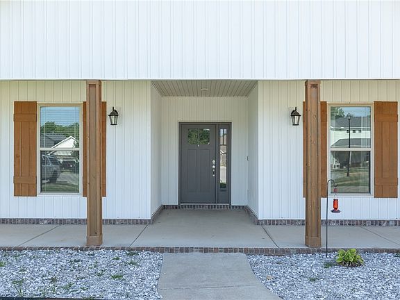 3rd image of 85 N Isabella Pl