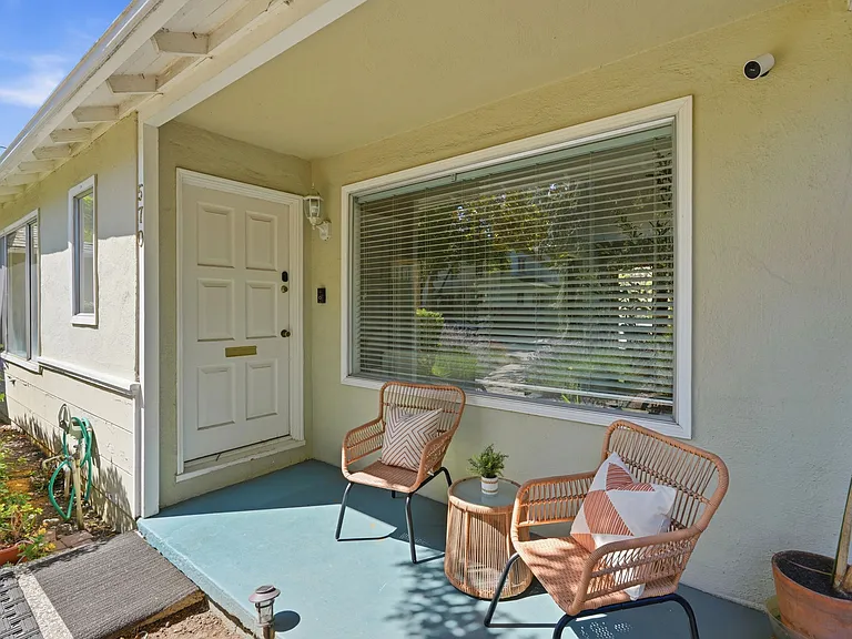 570 Kenwood Dr — Photo 2