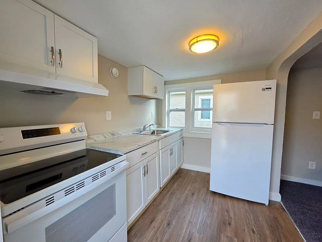 3 bed, 2.0 bath, 709 sqft, $850 — Photo 4