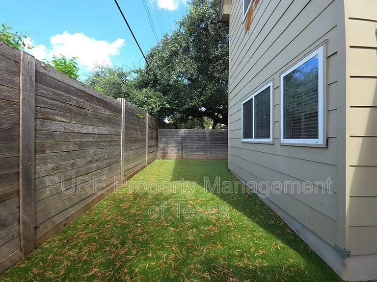 6800 Menchaca Rd #4 — Photo 22