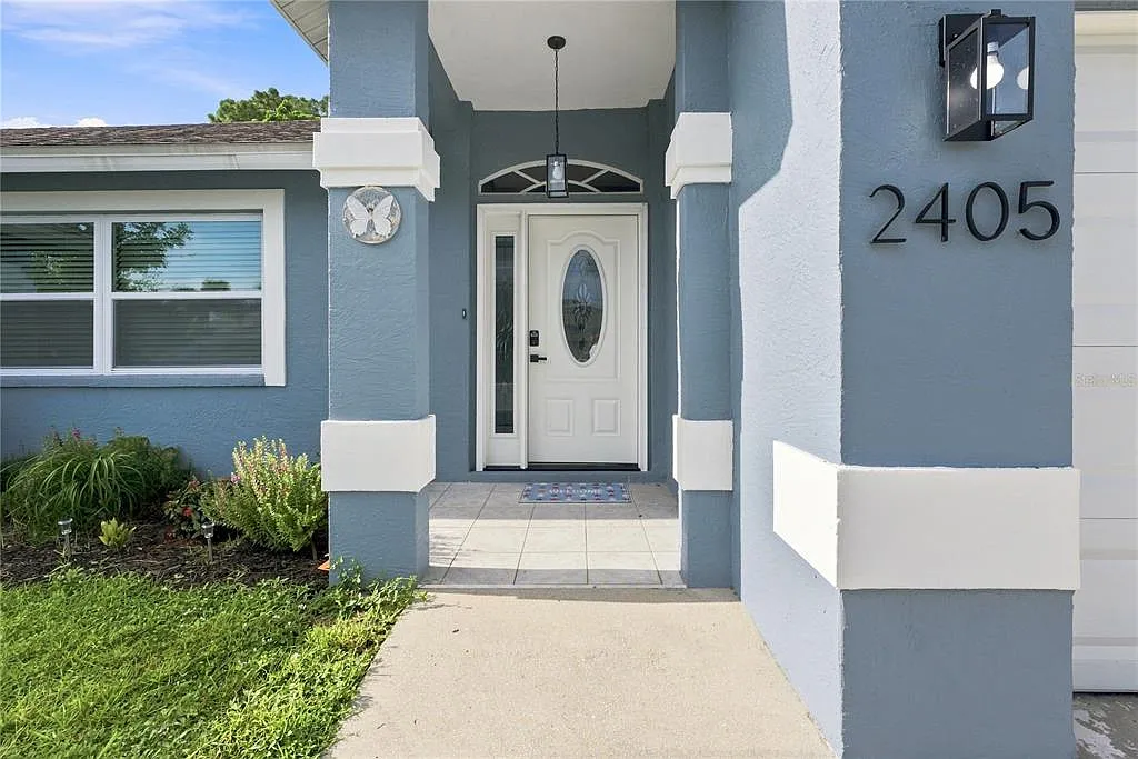 4 bed, 2.0 bath, 2010 sqft, $3,900 — Photo 4