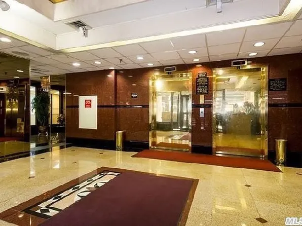 92-29 Queens Boulevard image 21 of 23